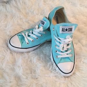 Women converse size 7